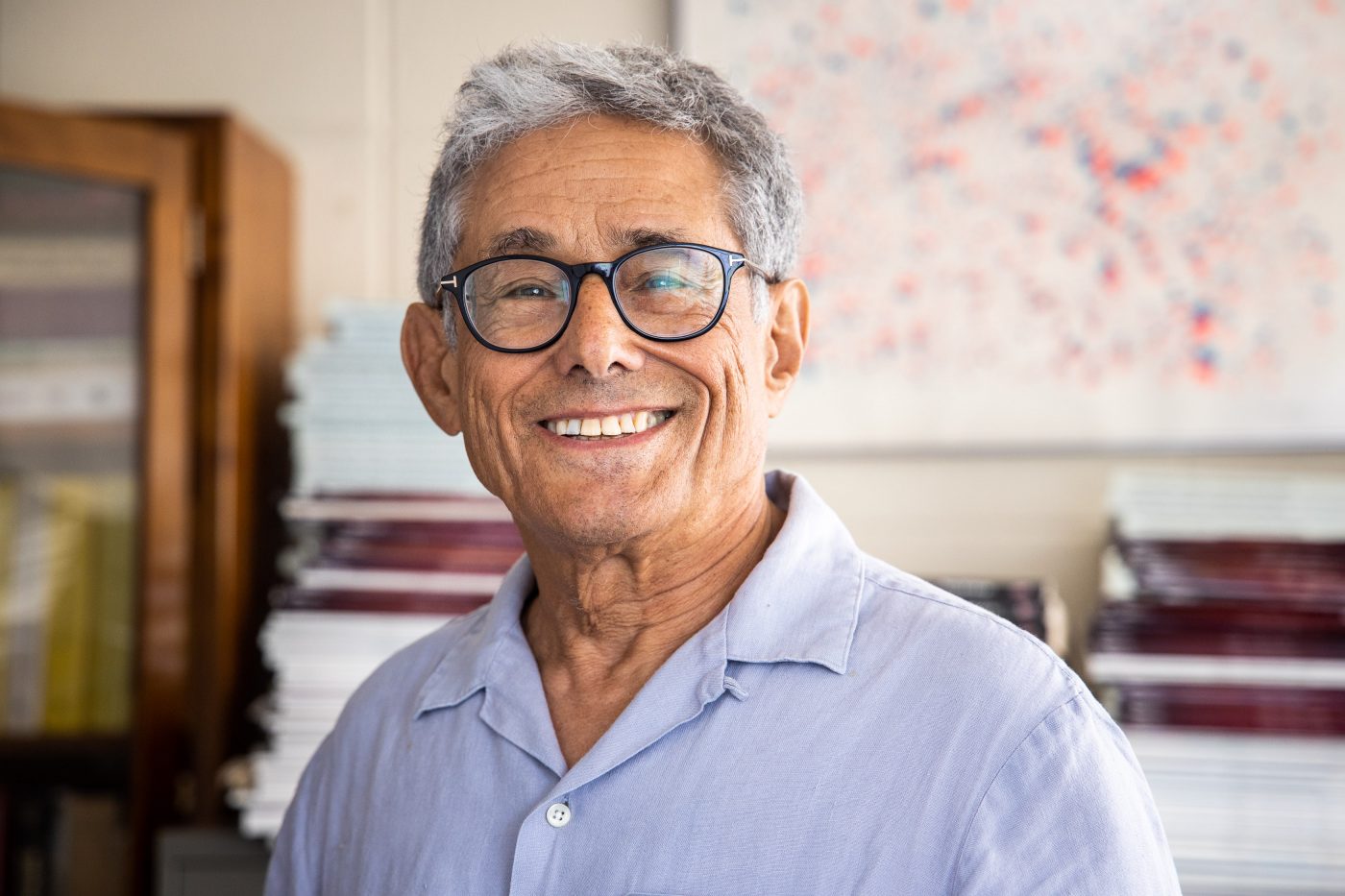 A headshot of Leon Glass